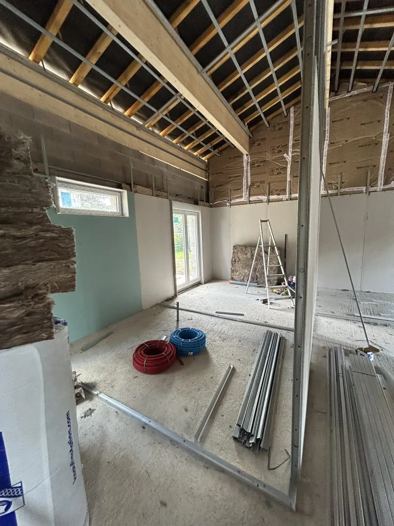 Intérieur en cours d’aménagement · photo d’illustration.